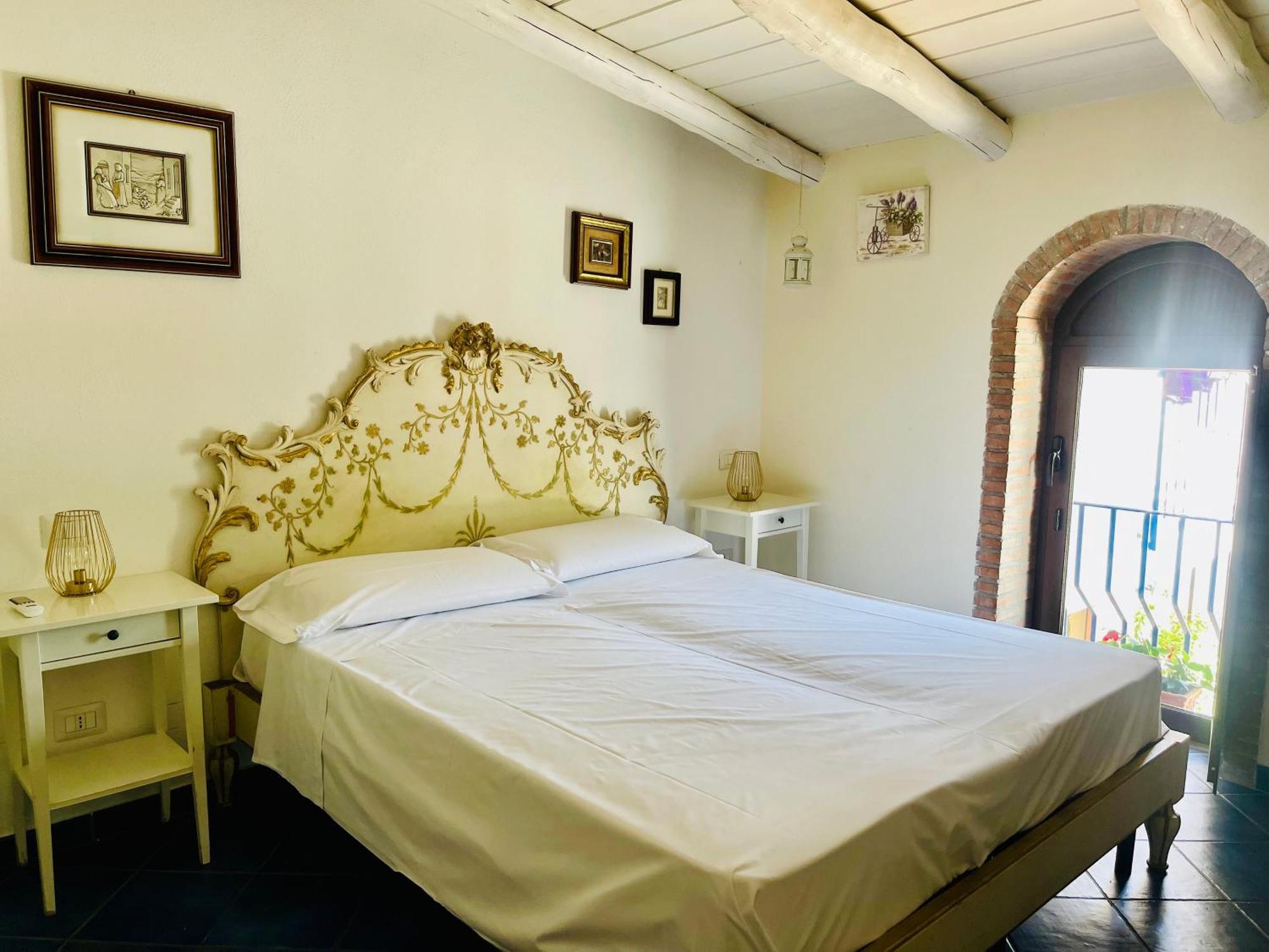 Bed and Breakfast Borgo Camicia In Barcellona Pozzo di Gotto Habitación foto
