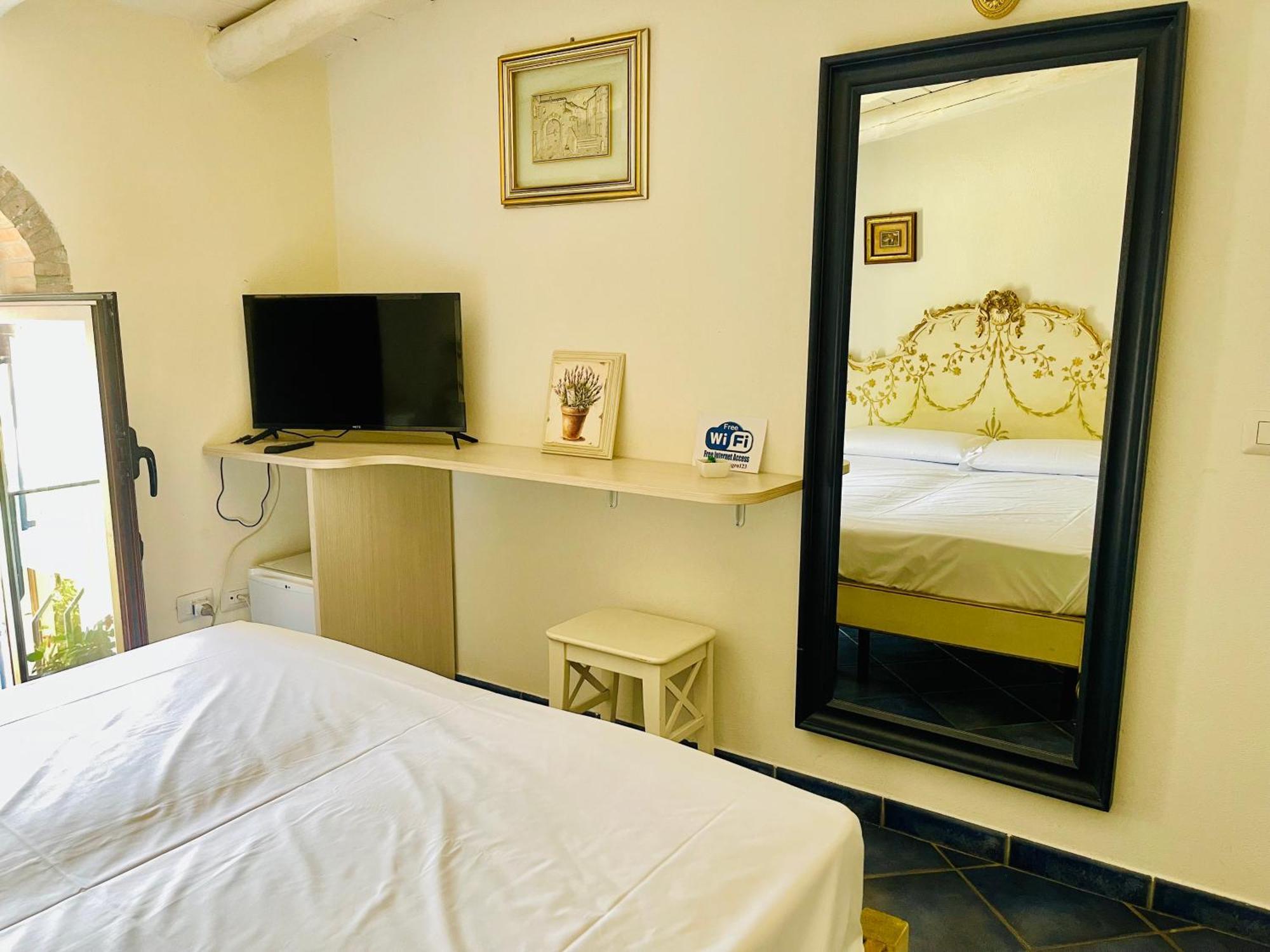 Bed and Breakfast Borgo Camicia In Barcellona Pozzo di Gotto Habitación foto
